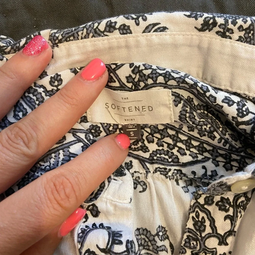 Woman’s Small Softened Loft long sleeved shirt - Picture 5 of 6